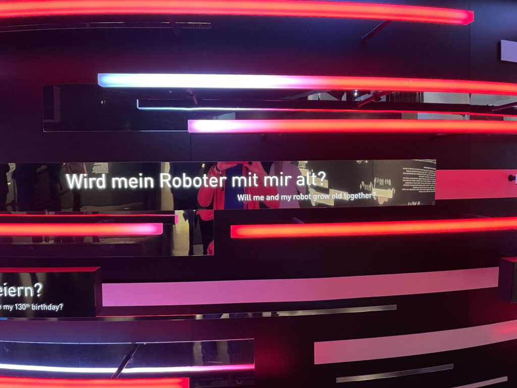 "Wird mein Roboter mit mir alt?" Foto im Futurium in Berlin 20222 aufgenommen
