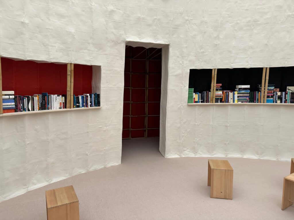 Federico Campagna & Frida Escobedo, A library as big as a world, 2023, Courtesy of the artists Foto: Hans J Hinken  