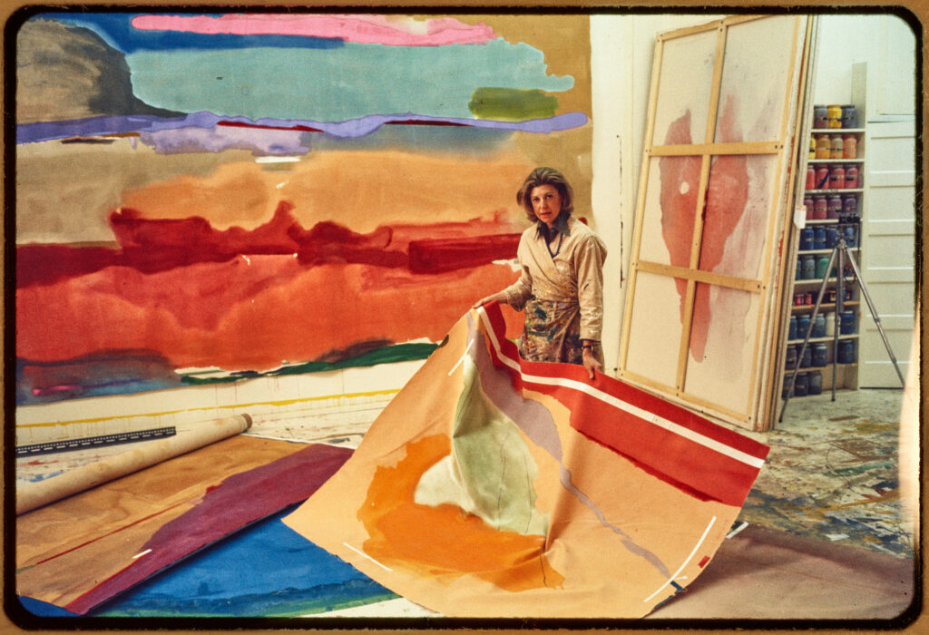 Frankenthaler, Helen, 1964-1989, undated. Das Gemälde zeigt die Künstlerin in ihrem Atelier.